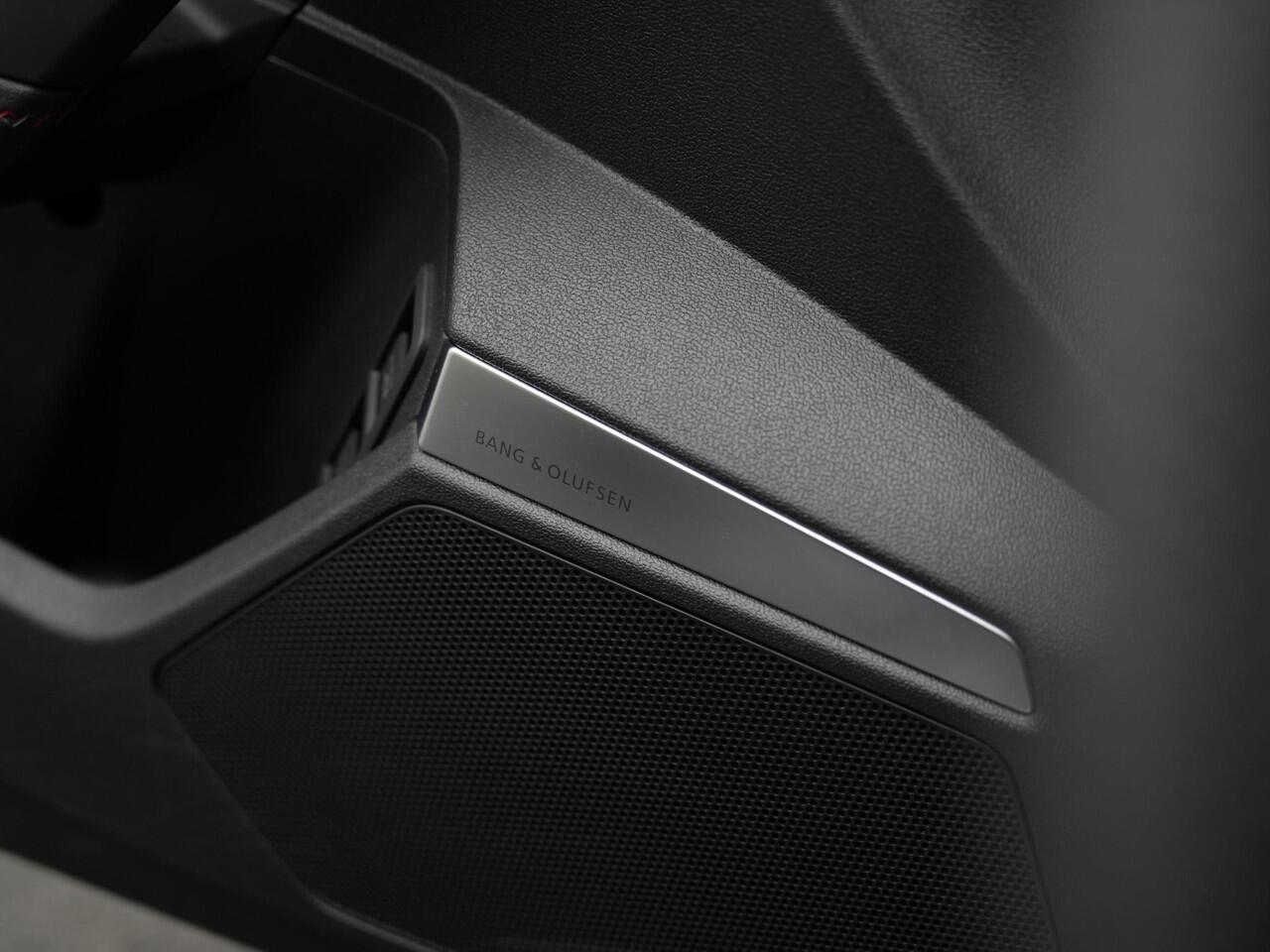 Audi A3 SPORTBACK 45 TFSI e 245 pk S edition Competition / S-Line | Panoramadak | Carbon pakket | Nappa leder | Matrix LED | Bang & Olufsen | Adaptive Cruise