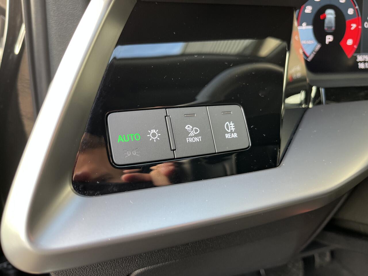 Audi A3 SPORTBACK 30 TFSI Advanced edition / AUTOMAAT/ SMARTPHONE INTERFACE/ GARANTIE TM 10-2027/ PARK. SENSOREN/ FULL-LED/ ADAPT-CRUISE/ NAVI/ CLIMA/ 17" LMV/ DIGITAAL DASHBOARD