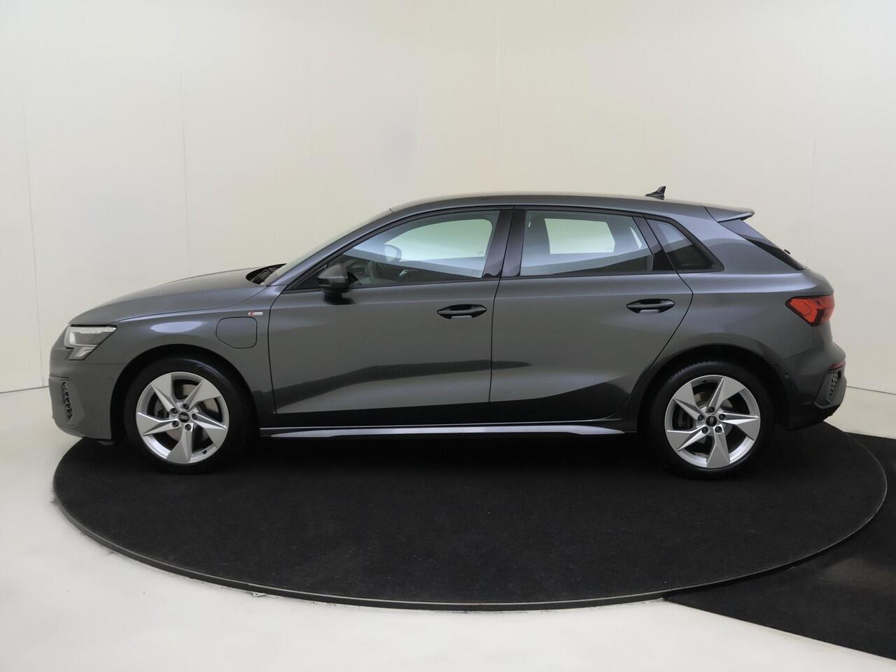 Audi A3 SPORTBACK 40 TFSI e S edition | Virtual cockpit Plus | Parkeerassistent | Achteruitrijcamera | Stoelverwarming | Leder/alcantara bekleding | Navigatie Plus | CarPlay |