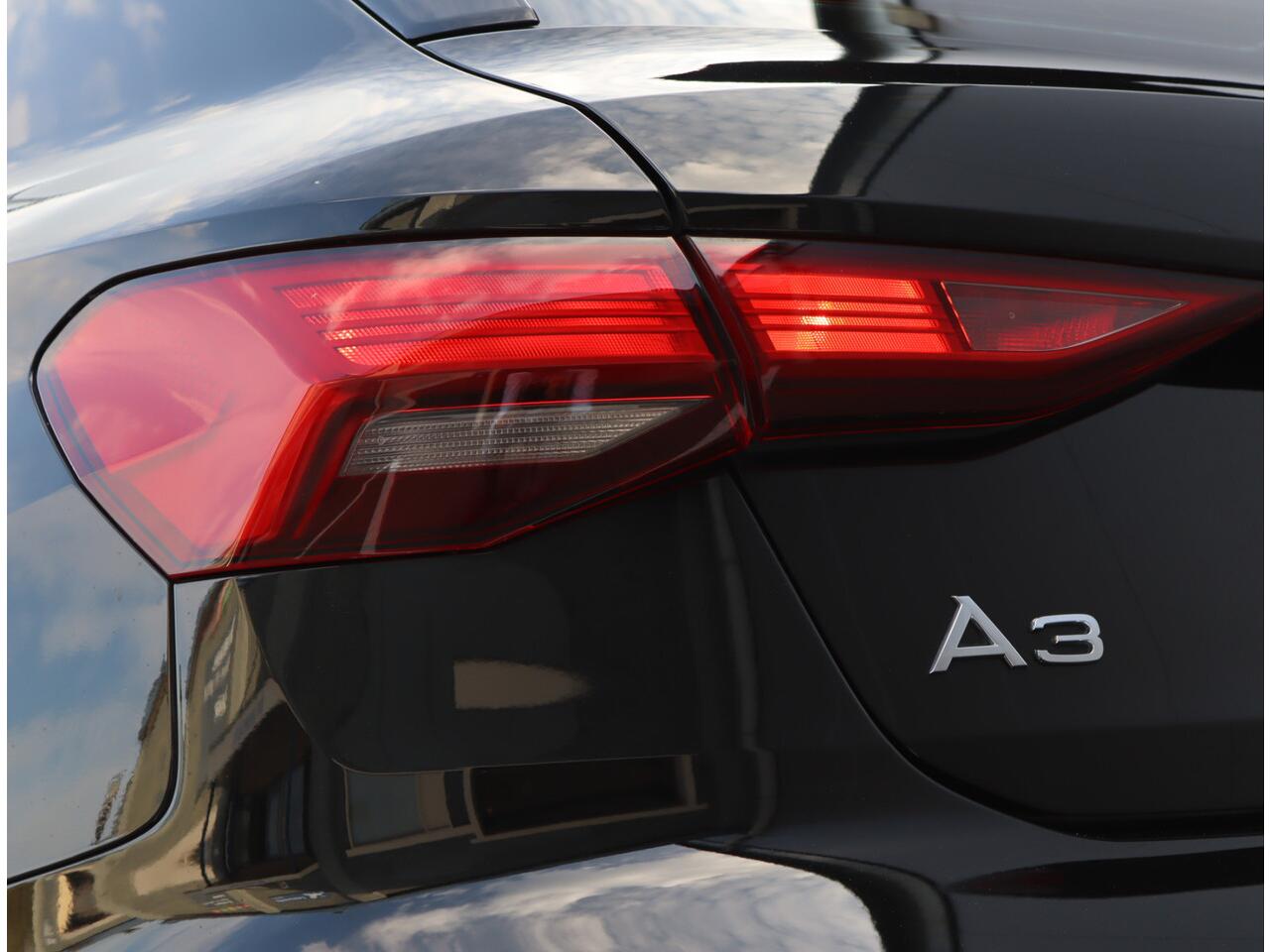 Audi A3 SPORTBACK 35 TFSI S-Line | Nieuw model | ACC | Stoelverwarming | 150PK