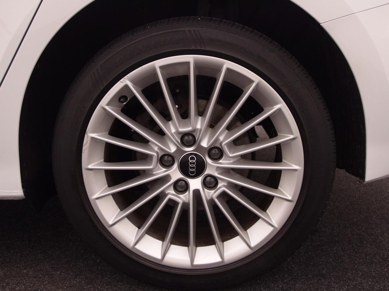 Audi A3 SPORTBACK 30 TFSI Advanced edition AUTOMAAT / TREKHAAK / FULL LED / CARPLAY / DAB+ / ACC VOORBEREID / NAVI / CLIMA / PDC / BLUETOOTH / NL-AUTO