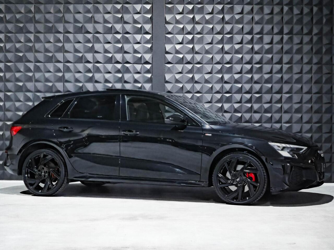 Audi A3 SPORTBACK 45 TFSI e S Line | Pano | 19"| B&O | Leer | Matrix | RS stoelen |