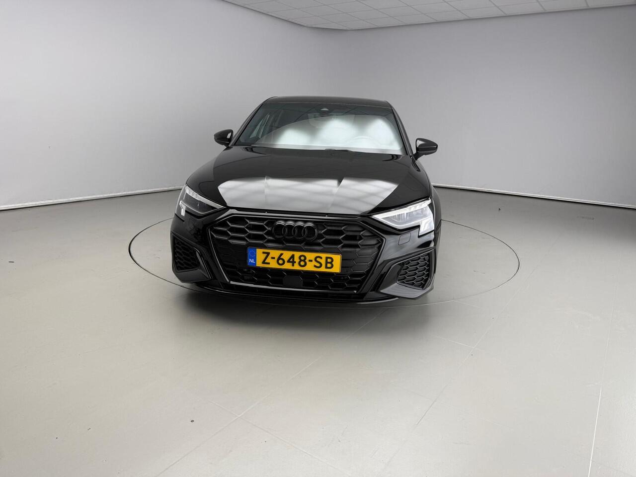 Audi A3 SPORTBACK 45 TFSI e S edition Competition | Zwart optiek | 18" | LED | Audi Sound | Ambiënt Lighting