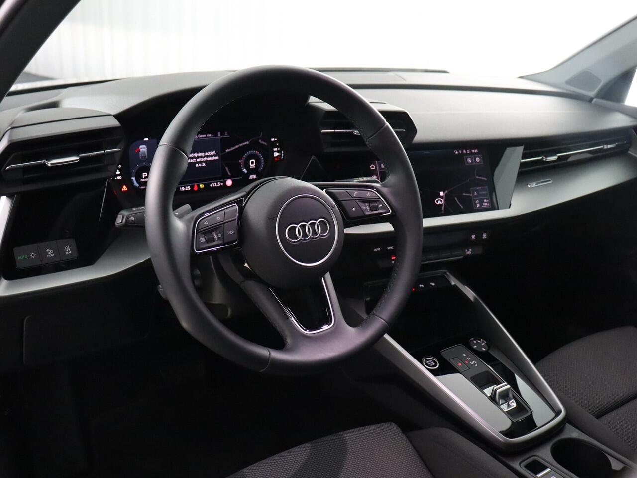 Audi A3 SPORTBACK 30 TFSI Advanced edition (NL-Auto / Led / Navi / Carplay / Cruise)