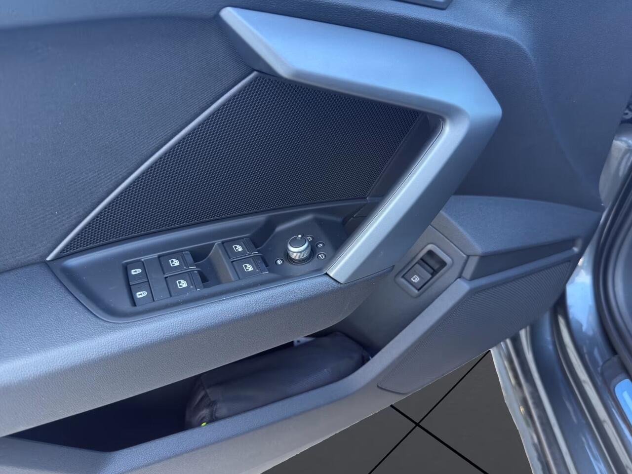 Audi A3 SPORTBACK 45 TFSI e S-LINE (200kW/272pk) ** LED, VIRTUAL, PANORAMA, ELECTR. BED. ST, PRIVACY, 18-inch ** UNFALLFREI - ¤ 14.300,= onder NP ** ** INFORMEER OOK NAAR ONZE AANTREKKELIJKE FINANCIAL-LEASE TARIEVEN **