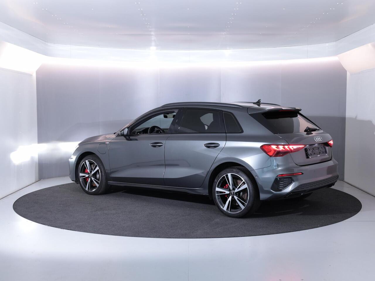 Audi A3 SPORTBACK 45 TFSI e S edition 245 pk | SOH 94% | S-tronic | Navigatie | Parkeersensoren (Park assist) | Adaptieve cruise control | Matrix LED koplampen | S-Line |