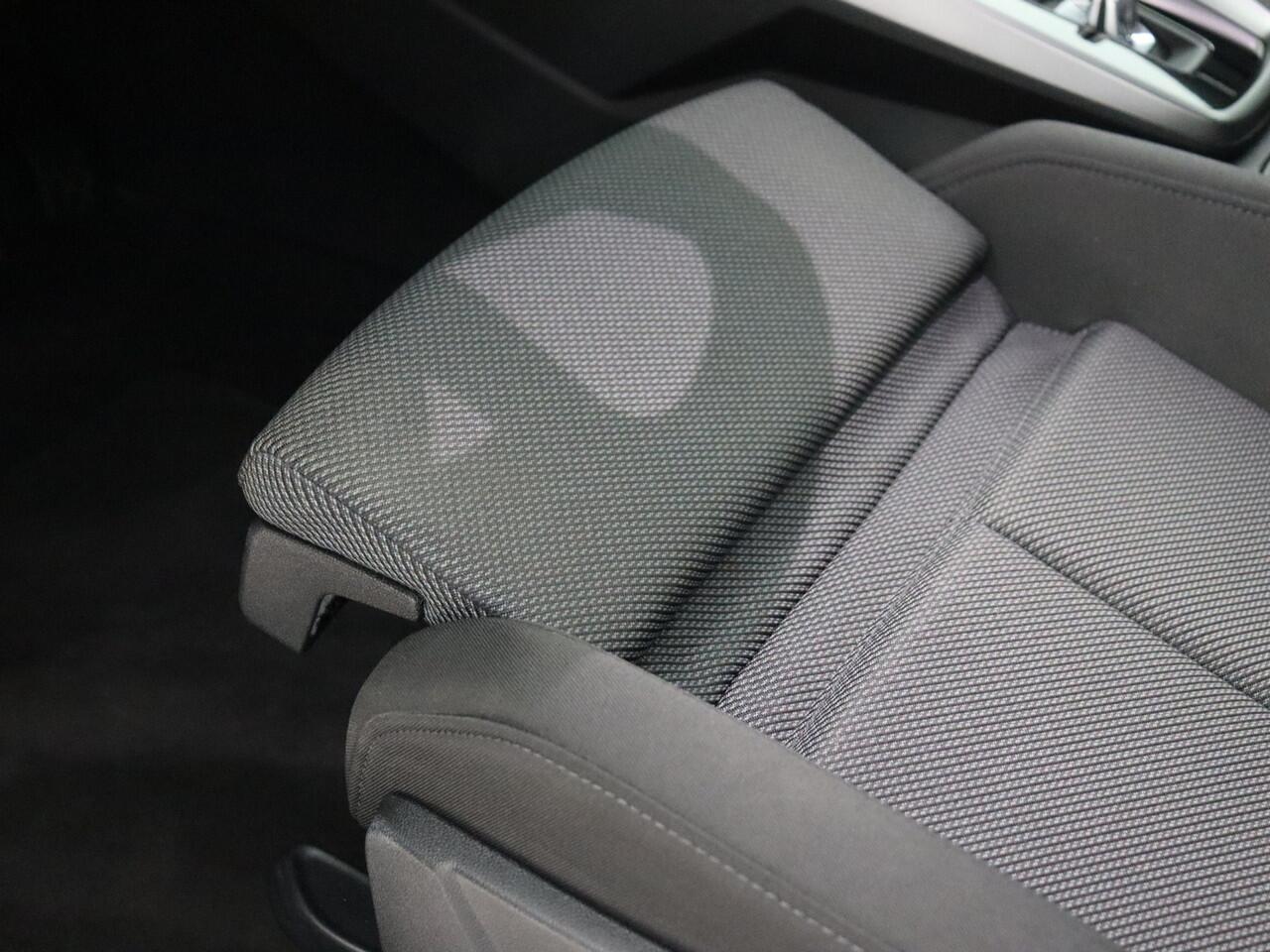 Audi A3 SPORTBACK 30 TFSI Advanced edition (NL-Auto / Led / Navi / Carplay / Cruise)