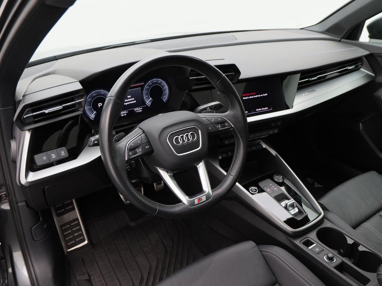 Audi A3 SPORTBACK 45 TFSi e 245 Pk Automaat S-Line | Panoramadak | Full LED | B&O Audio | Leder | Adaptive Cruise | Stoelverwarming | Navigatie | Camera | 17 Inch | 63.543 Km!!