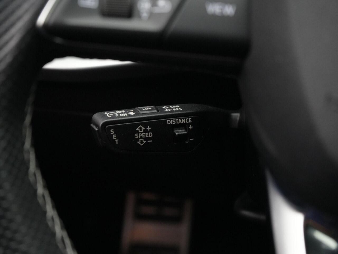 Audi A3 SPORTBACK 45 TFSI e 245 pk S-tronic S edition Competition / S-Line | Stoelverwarming | Navigatie | Parkeersensoren voor/achter | Adaptive Cruise