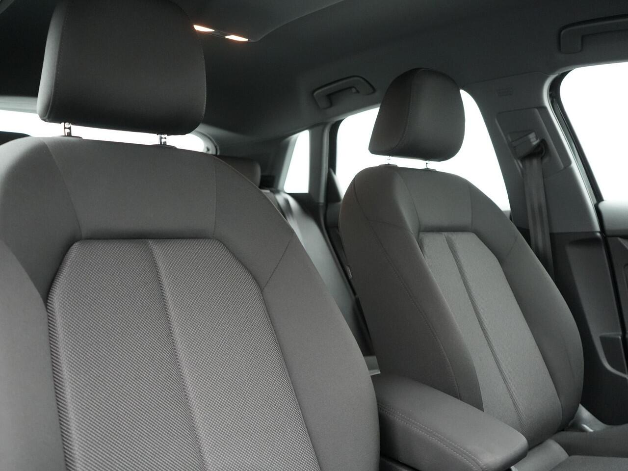 Audi A3 SPORTBACK 30 TFSI Pro Line 111pk Dealer O.H | Cruise Control | Apple Carplay | Voorstoelen Verwarmd | Navigatie | Virtual | DAB |