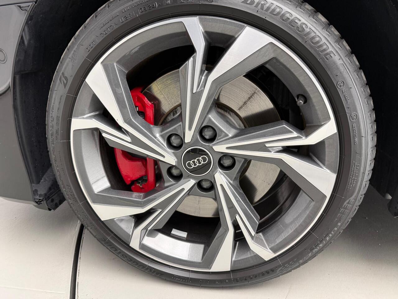 Audi A3 SPORTBACK 45 TFSI e S edition Competition | Zwart optiek | 18" | LED | Audi Sound | Ambiënt Lighting