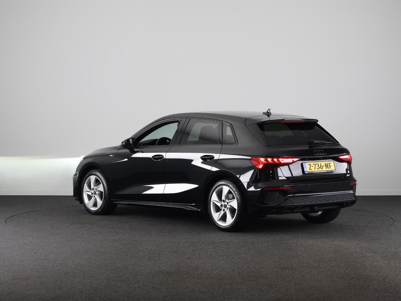 Audi A3 SPORTBACK 35 TFSI S edition | Verlengde Garantie | Optiek zwart pakket | Parkeersensoren achterzijde | Afneembare trekhaak |