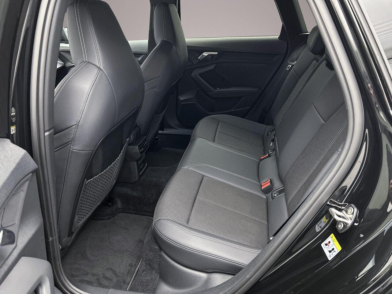 Audi A3 SPORTBACK 45 TFSI e S Edition | Pano | Matrix | Elek Kofferklep | Audi sound | Matrix-Led | Adapt. Cruise | Carplay | Ambient lighting | Navi | Optiek Zwart | S Line | Akoestisch glas |