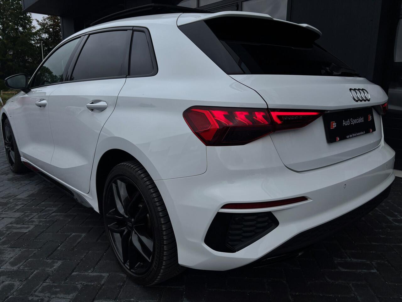 Audi A3 SPORTBACK 45 TFSI e-tron 245 pk S-line Black Pano