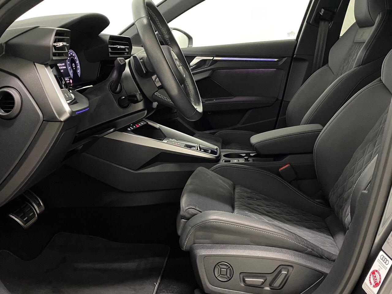 Audi A3 SPORTBACK 45 TFSI e S edition Competition Elk. verstelbare Schaalstoelen Camera 18 Inch Privacy Glass