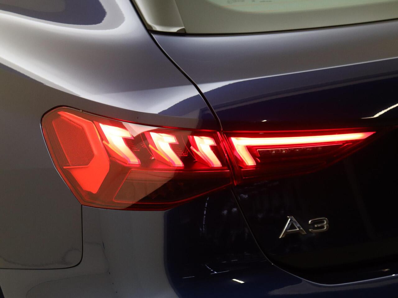 Audi A3 SPORTBACK 40 TFSI e Business edition | Parkeersensoren achter | CarPlay | Navigatie | Electronic climate control | Full LED | Digital cockpit |