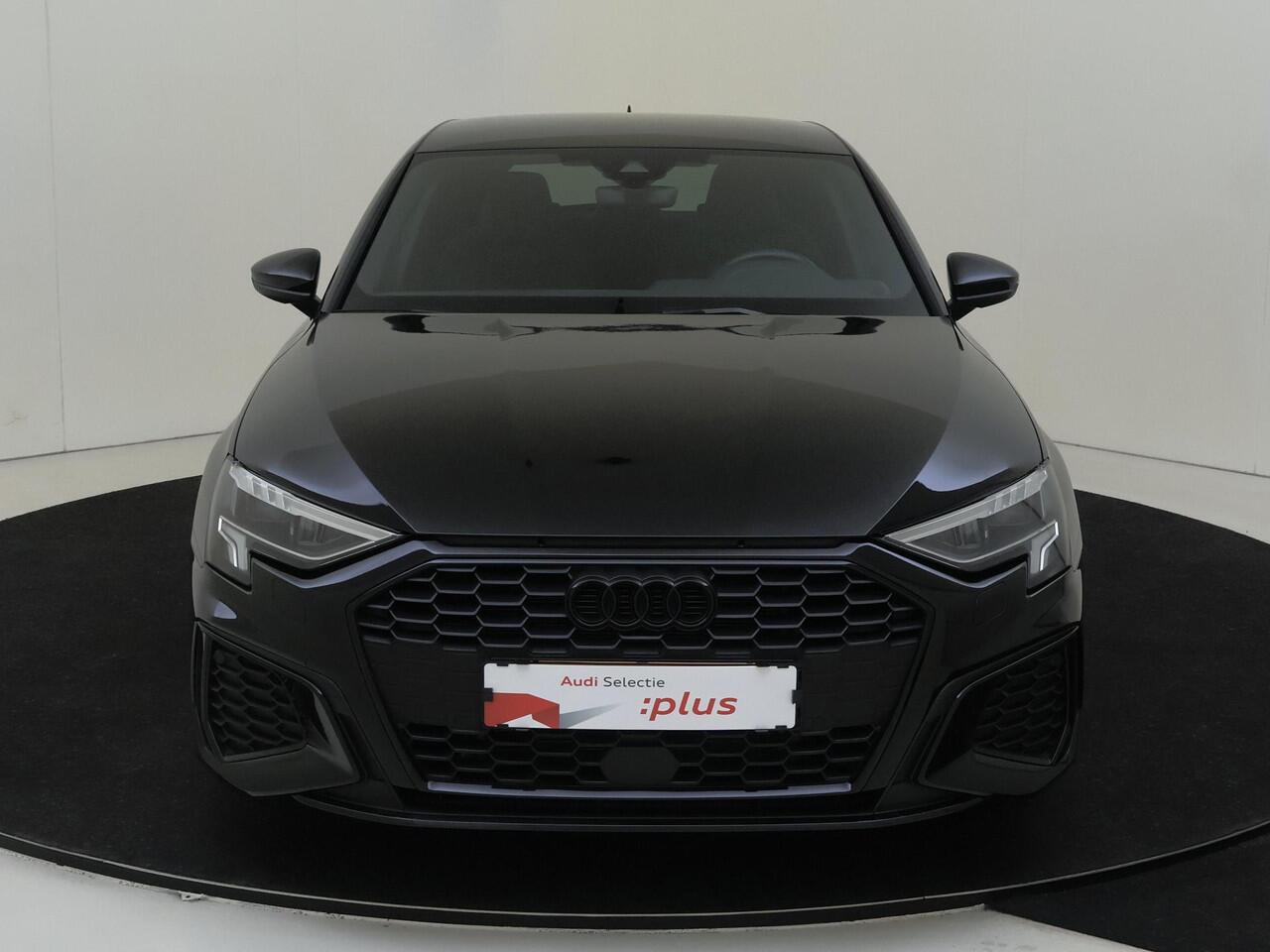 Audi A3 SPORTBACK 35 TFSI S edition | Trekhaak | Full LED verlichting | Navigatie Plus | Optiek zwart Plus | Adaptieve cruise control | CarPlay | Draadloze telefoonlader |