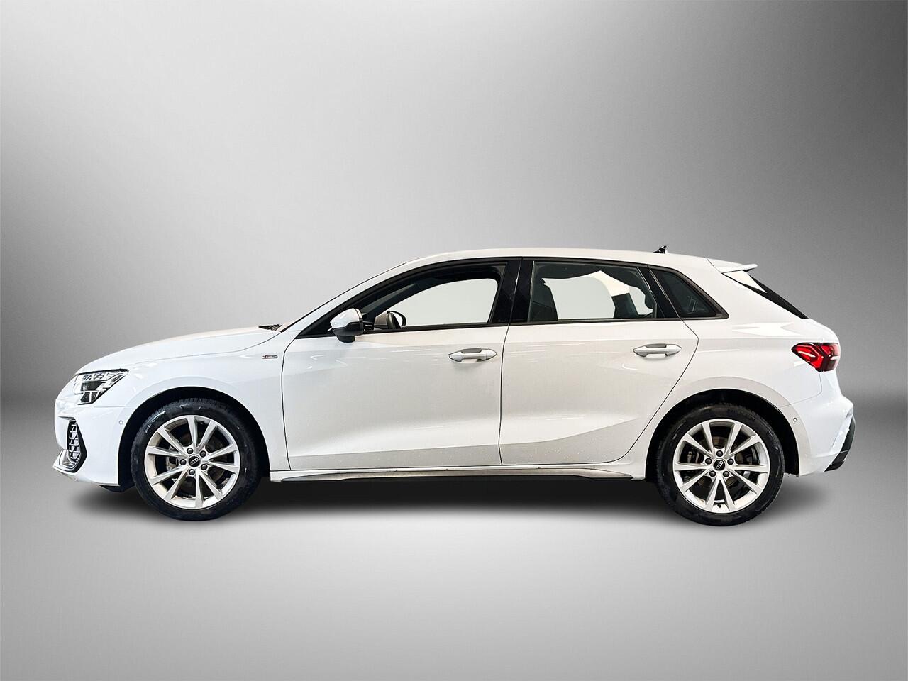 Audi A3 SPORTBACK 35 150pk TFSI S edition Sportstoelen zwarte stof | Achteruitrijcamera | Stoelverwarming voorin