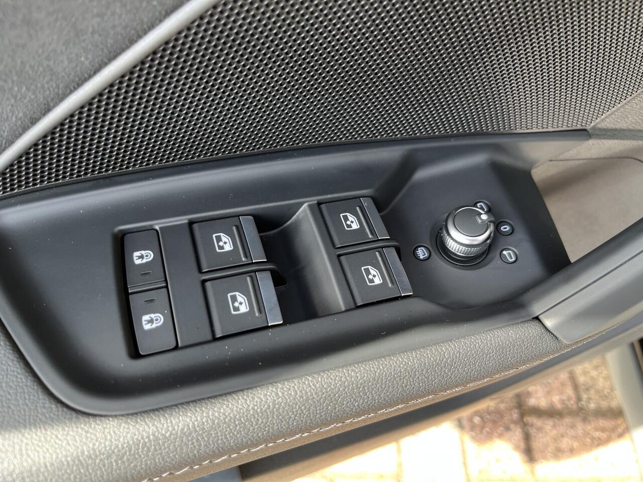 Audi A3 SPORTBACK 30 TFSI S-Line / AUTOMAAT/ 2X S-LINE/ PARK. SENSOREN/ CRUISE/ LED/ KEYLESS/ SMARTPHONE INTERFACE/ VIRTUAL COCKPIT/ NAVI/ CLIMA/ DAB/ 17" LMV