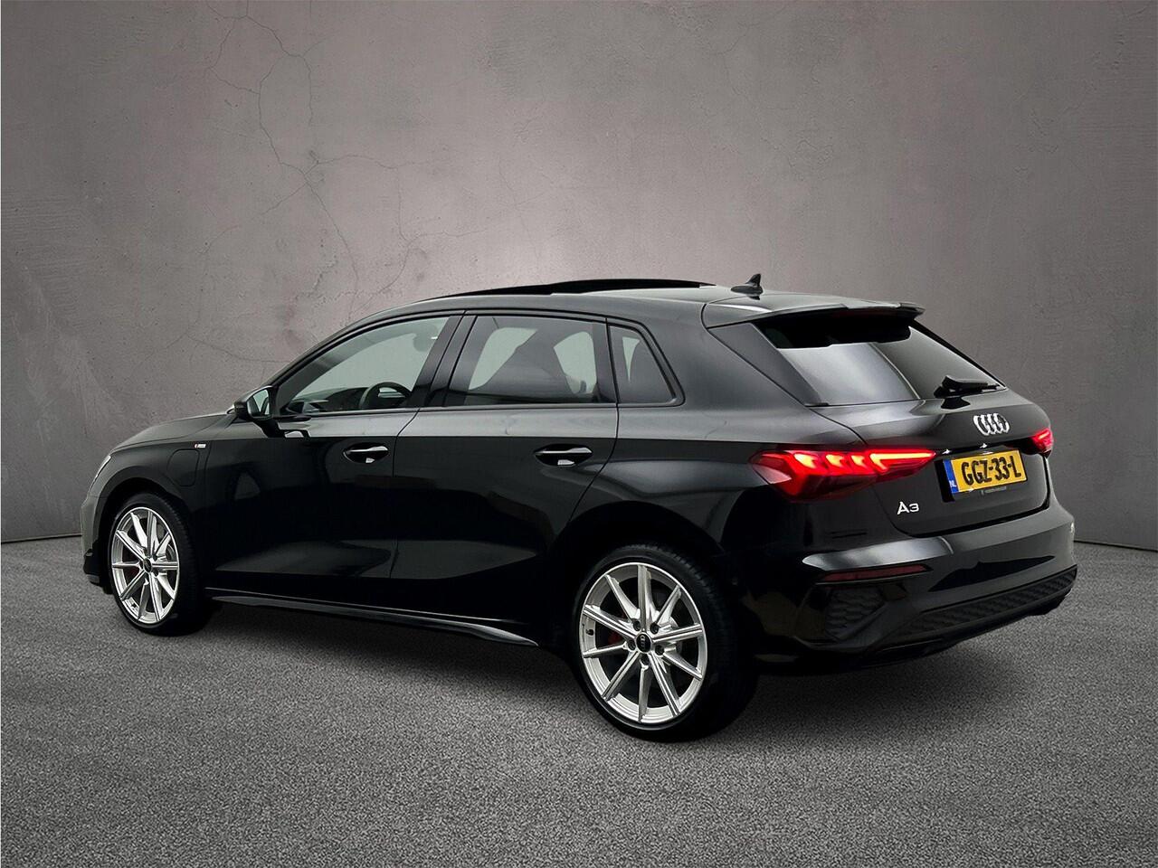 Audi A3 SPORTBACK 45 TFSI e S Edition | Pano | Matrix | Elek Kofferklep | Audi sound | Matrix-Led | Adapt. Cruise | Carplay | Ambient lighting | Navi | Optiek Zwart | S Line | Akoestisch glas |