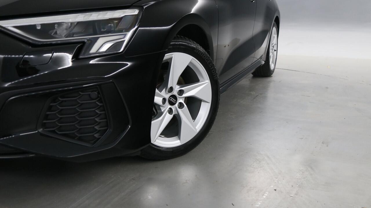 Audi A3 SPORTBACK 35 TFSI 150pk S Edition S-Tronic / Navigatie / Adaptive Cruise Control / Parkeersensoren