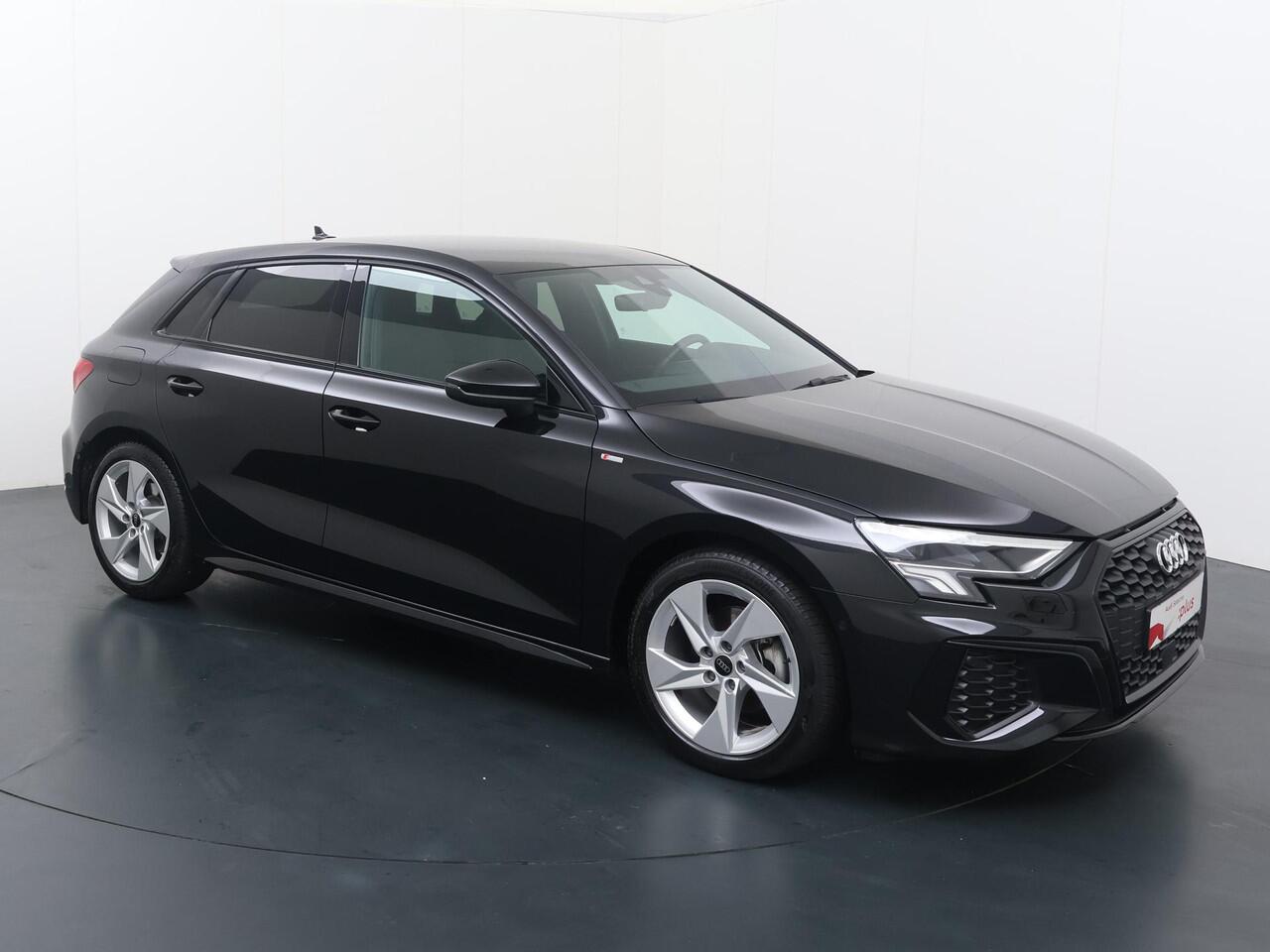 Audi A3 SPORTBACK 35 TFSI S edition | 150 PK | Automaat | Multifunctioneel stuurwiel | Parkeersensoren | Stoelverwarming |