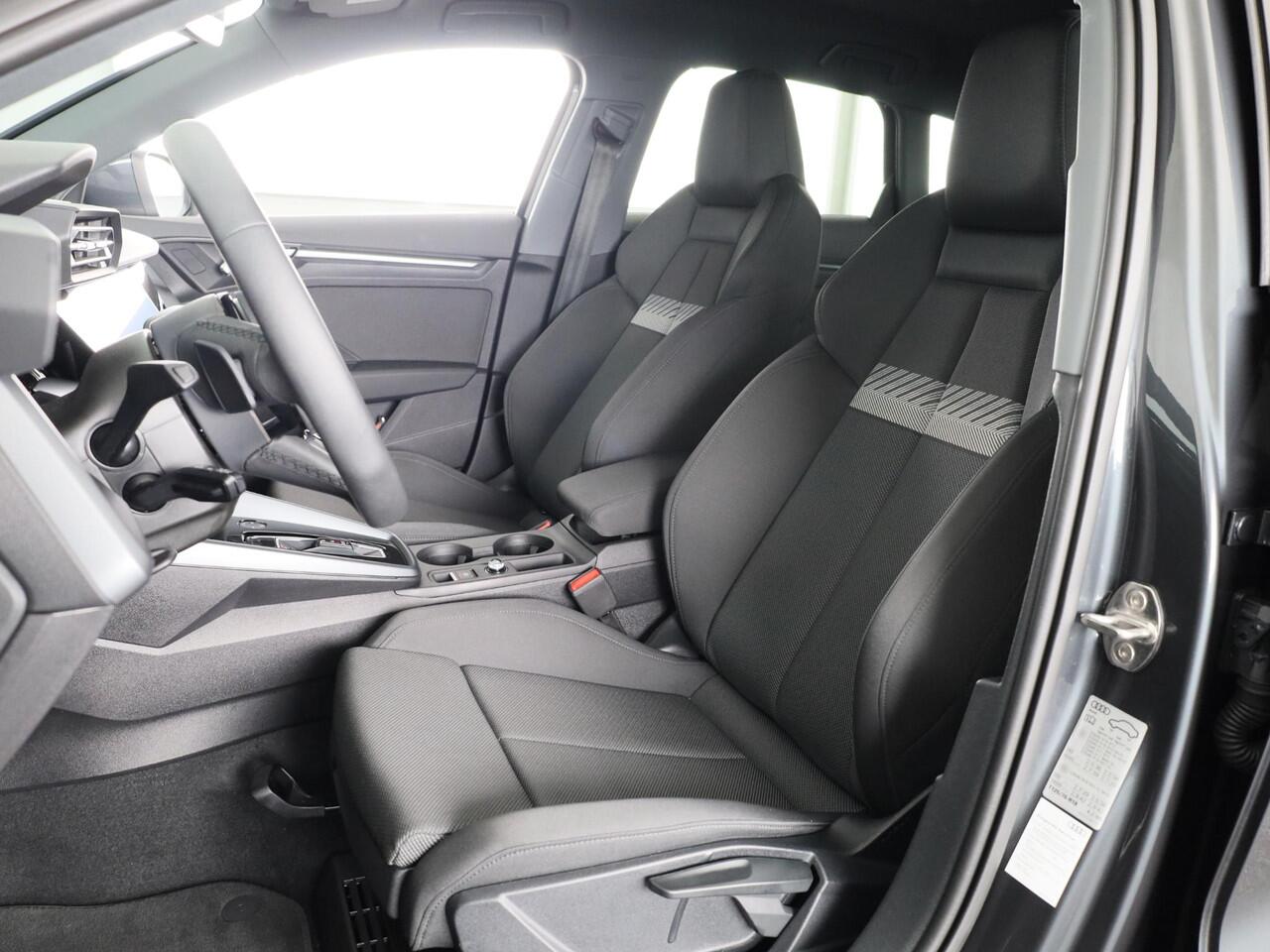 Audi A3 SPORTBACK 35 TFSI Advanced edition 150 pk S-tronic | Private lease vanaf ¤ 628,- pm | Navigatie | Parkeersensoren (Park assist) | Achteruitrijcamera | Adaptieve cruise control | LED koplampen |