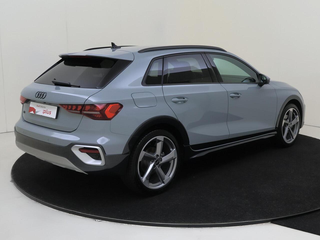 Audi A3 SPORTBACK allstreet 35 TFSI Advanced edition | Trekhaak | Parkeeerassistent | Keyless | Virtual cockpit Plus | Stoelverwarming | Achteruitrijcamera | Adaptieve cruise control | Navigatie Plus |