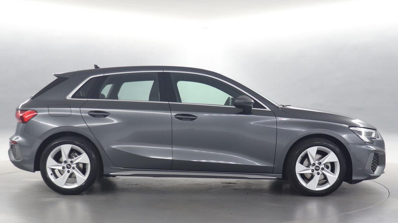 Audi A3 SPORTBACK 30 TFSI 110pk S Edition S-Tronic / Navigatie / Parkeersensoren / LED