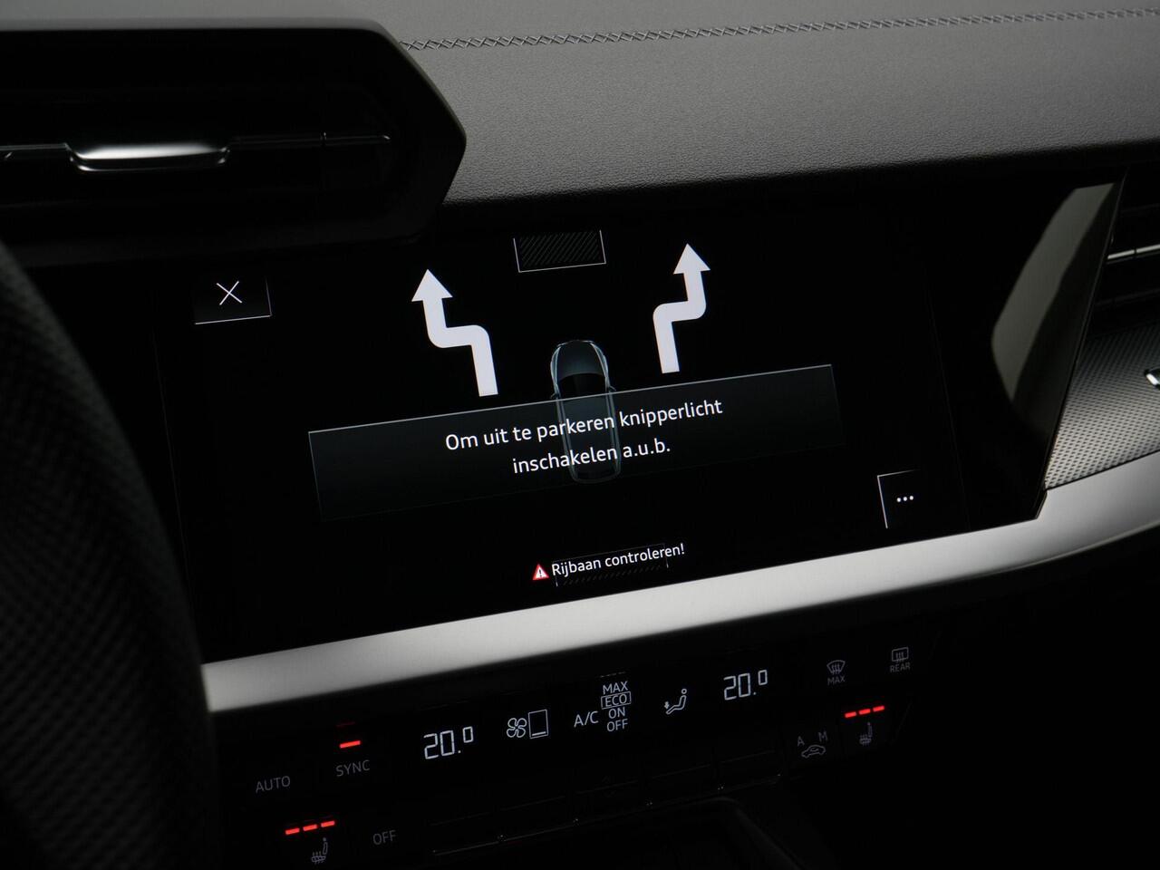 Audi A3 SPORTBACK 45 TFSI e 245 pk S-tronic S edition Competition | Matrix LED koplampen | Stoelverwarming | Standkachel | Remklauwen rood | 18 inch