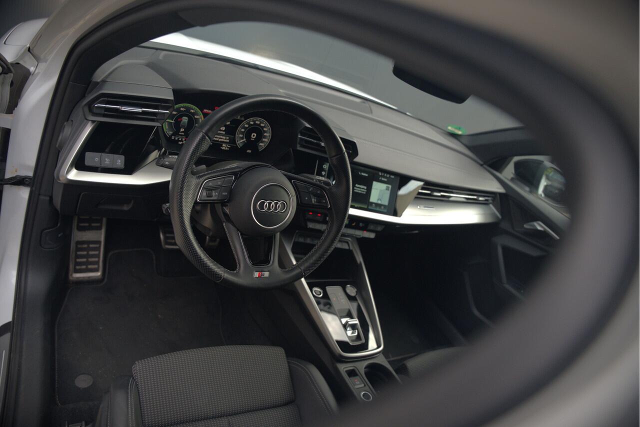 Audi A3 SPORTBACK 45 TFSI e S edition Competition | S-Line | RS Seats | Stoelverwarming | Camera | Navigatie | Cruise Control | LED | Keyless | Virtual Cockpit | Apple Carplay | Parkeersensoren |