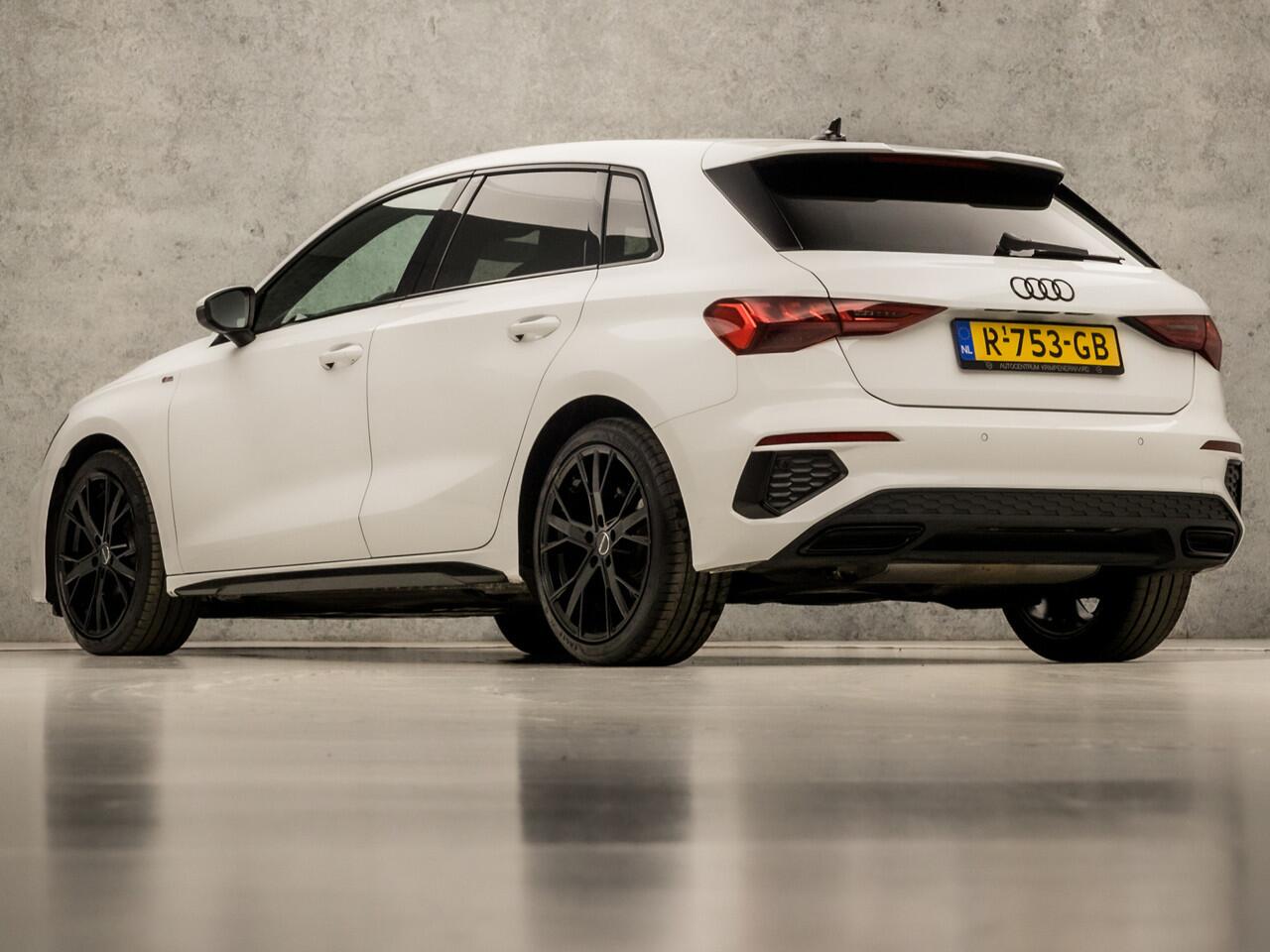 Audi A3 SPORTBACK 30 TFSI S-Line Sport Automaat (2X S-LINE, APPLE CARPLAY, GROOT NAVI, LEDER, STOELVERWARMING, SPORTSTOELEN, GETINT GLAS, ADAPTIVE CRUISE, KEYLESS, NIEUWSTAAT)