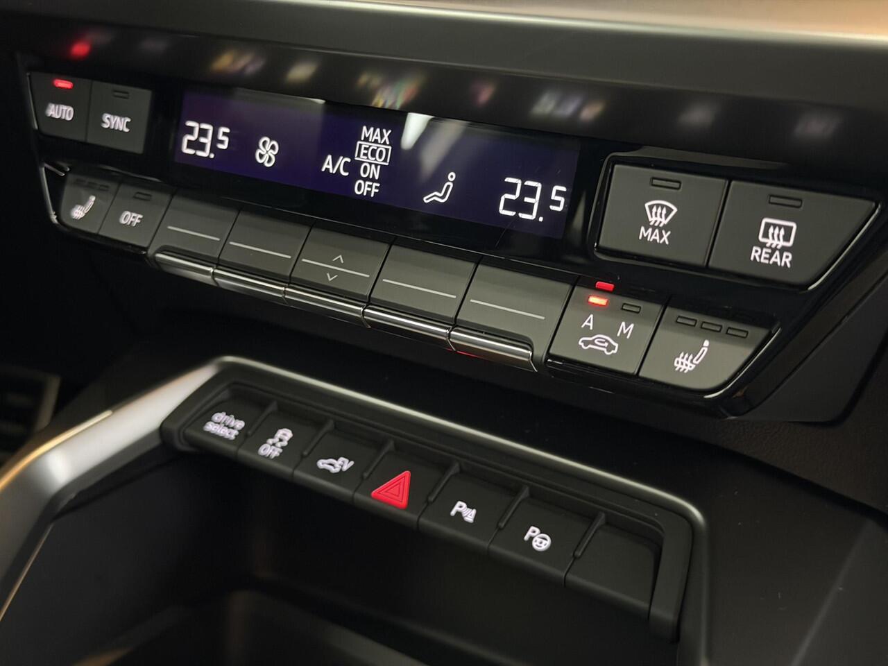 Audi A3 SPORTBACK 40 TFSI e 204 PK S LINE / LEDER / PANO / BLACKPACK