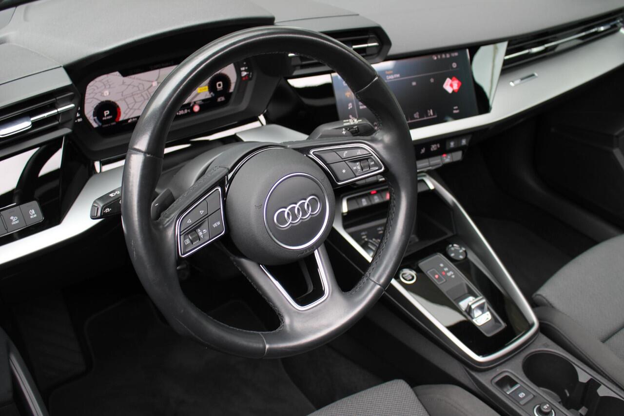Audi A3 SPORTBACK 30 TFSI Business edition | Panoramadak | Navigatiesysteem | S-line | Automaat