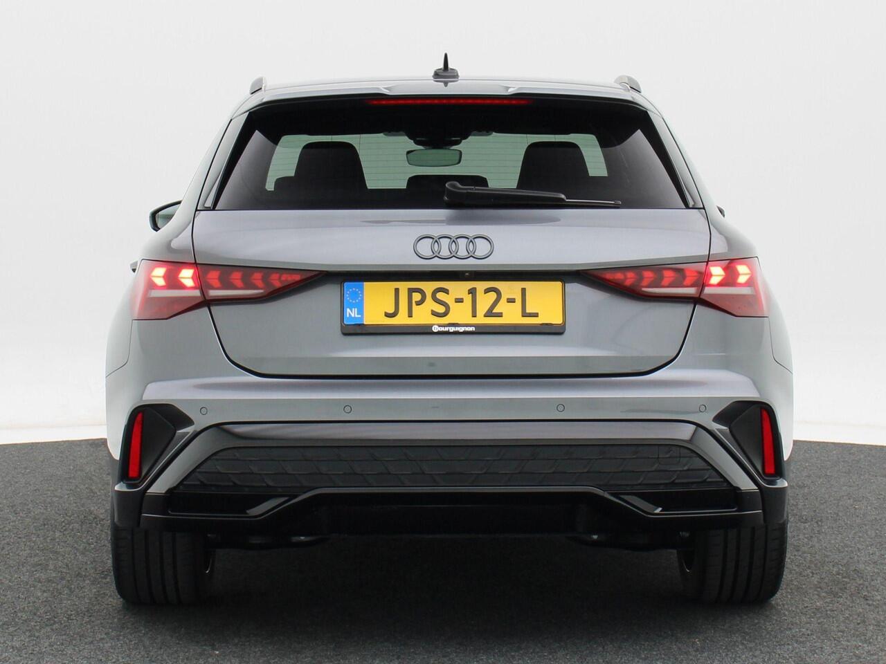 Audi A3 SPORTBACK 45 TFSi e 272 Pk Automaat S-Line Competition | Adaptive Cruise | Sonos | Navigatie | Trekhaak | Camera | Carplay | Stoelverwarming | 18 Inch | 1.897 Km!!