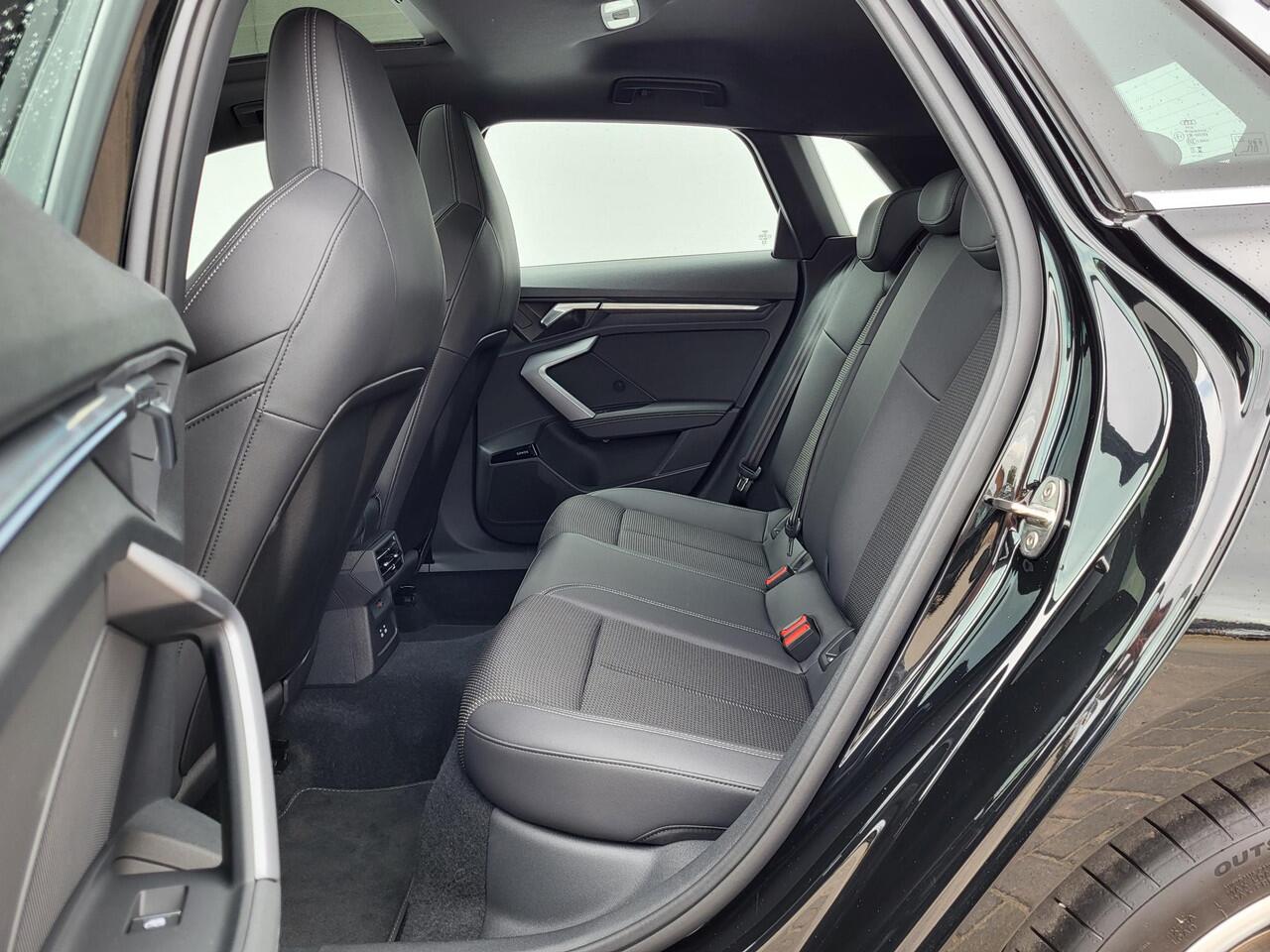 Audi A3 SPORTBACK 35 TFSI S line Automaat / Panoramadak / SONOS premium audio / Apple Carplay / Android Auto / S-line interieur & extrieur / Camera / DAB / Stoelverwarming / Adap Cruise / Matrix LED /