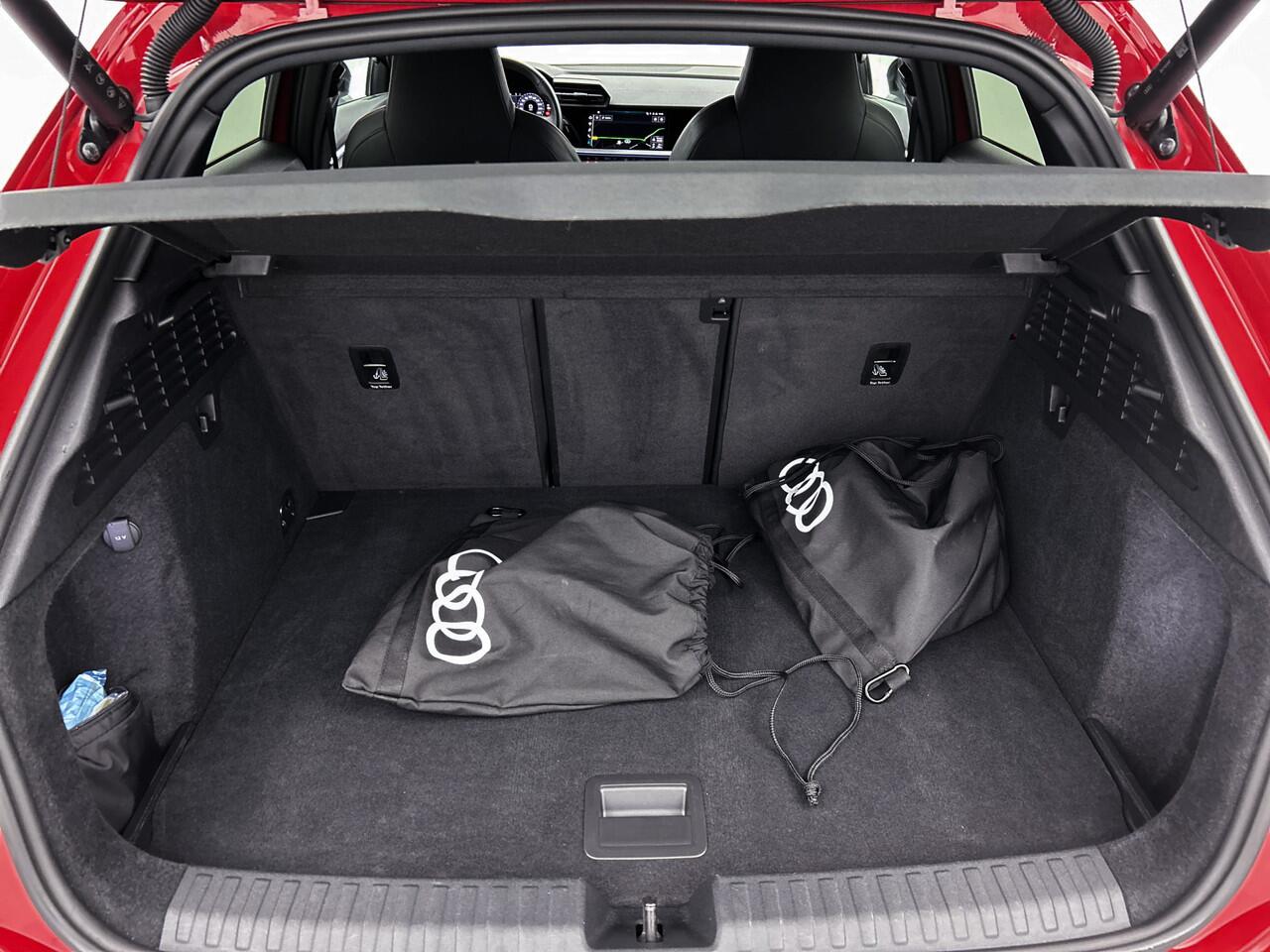 Audi A3 SPORTBACK 45 TFSIe S-Line RS stoelen leder, 3x S-Line, Matrix, 360Camera