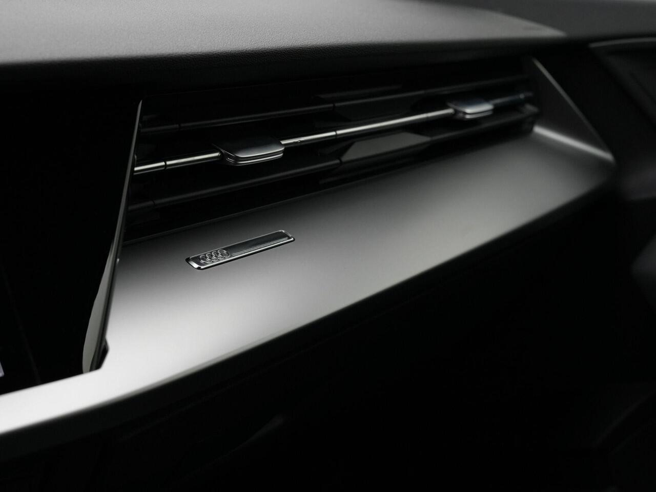 Audi A3 SPORTBACK 40 TFSI e 204 pk S-Line | Achteruitrijcamera | Stoelverwarming | Adaptive Cruise | Navigatie