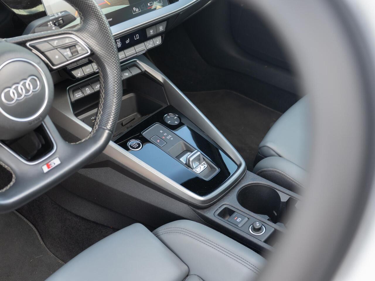 Audi A3 SPORTBACK 45 TFSI e S edition Competition | Pano | Matrix | Ambiente