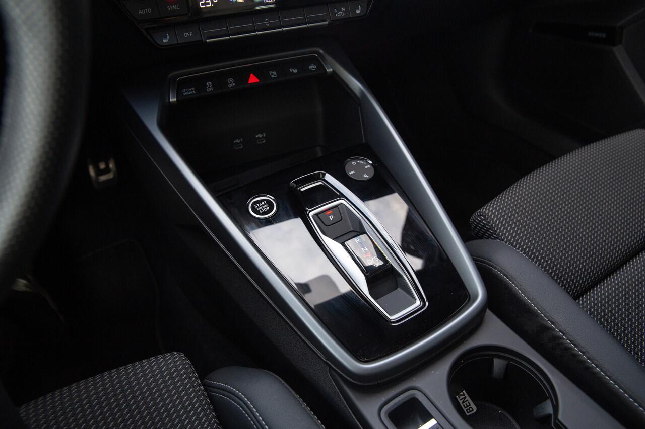 Audi A3 SPORTBACK 35 TFSI S edition | Panoramadak, Sonos audio, Adap. cruise, Sfeerverlichting