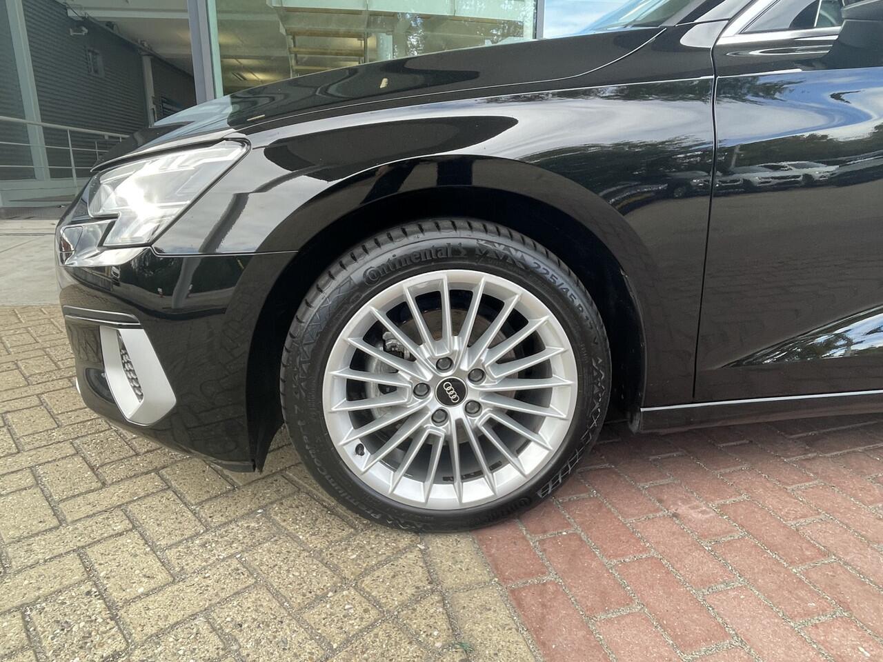 Audi A3 SPORTBACK 30 TFSI 110pk S-Tronic Advanced edition / LED / Navigatie / Climate Control / Parkeersensoren Achter / 17" LMV