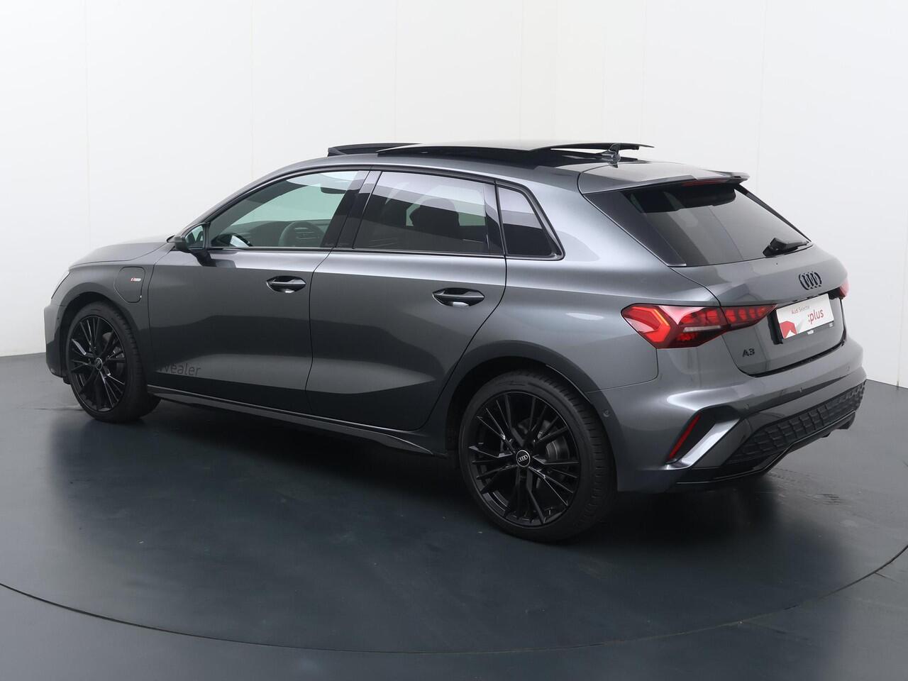 Audi A3 SPORTBACK 40 TFSI e S edition | Panoramadak | Adaptieve Cruise Control | Sfeerverlichting | Camera | Inklapbare spiegels | Stoelverwarming |