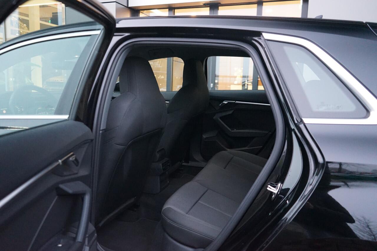 Audi A3 SPORTBACK 30 TFSI Business edition | Adaptieve cruise control | Apple Carplay |