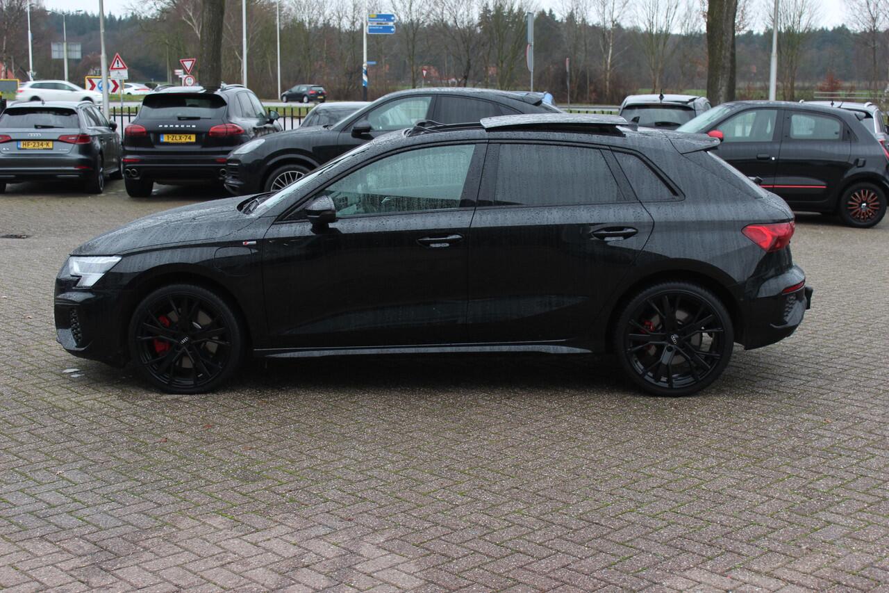 Audi A3 SPORTBACK 45 TFSI e S edition Competition / Trekhaak / Panoramadak / CarPlay / Matrix LED / Keyless / Parkeerhulp V+A / 18'' / Half leder / Navigatie / DAB / Dodehoek / Stoelverwarming / ACC
