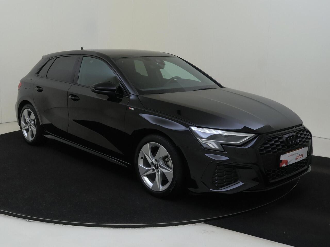 Audi A3 SPORTBACK 35 TFSI S edition | Trekhaak | Full LED verlichting | Navigatie Plus | Optiek zwart Plus | Adaptieve cruise control | CarPlay | Draadloze telefoonlader |