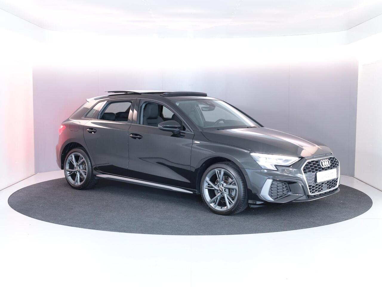 Audi A3 SPORTBACK 40 TFSI e Advanced edition 204 pk S-tronic | SOH 99% | Navigatie | Panoramadak | Parkeersensoren (Park assist) | Achteruitrijcamera | Stoelverwarming | S-Line exterieur |