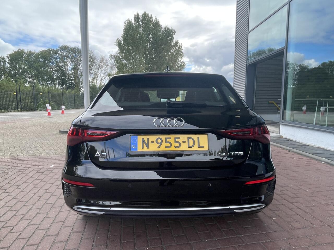 Audi A3 SPORTBACK 30 TFSI 110pk S-Tronic Advanced edition / LED / Navigatie / Climate Control / Parkeersensoren Achter / 17" LMV