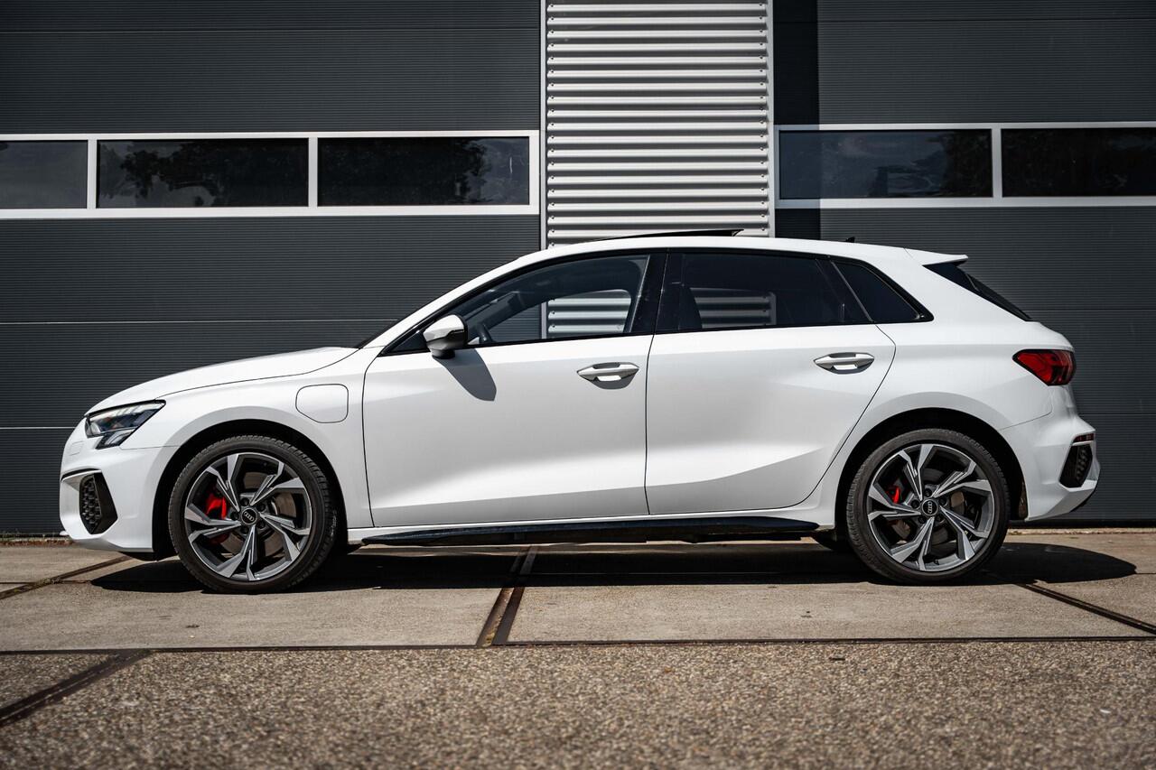 Audi A3 SPORTBACK 45 TFSI e S edition Competition |Pano |RS Zetels Alcantara |Camera