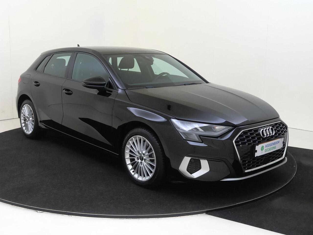 Audi A3 SPORTBACK 40 TFSI e Edition | Parkeersensoren achter | Keyless | Stoelverwarming | Cruise control | CarPlay | Electronic climate control | Navigatie |