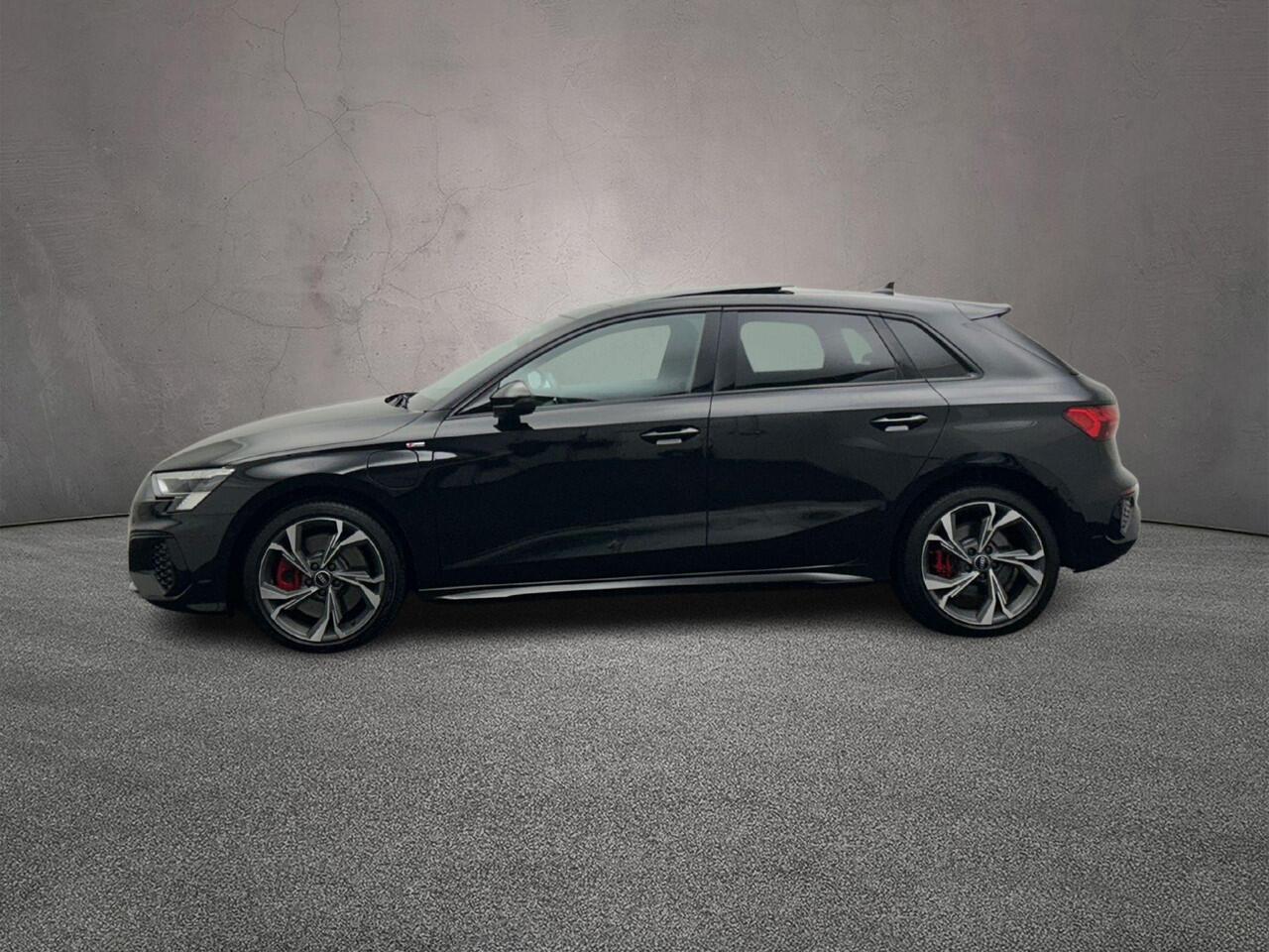 Audi A3 SPORTBACK 45 TFSI e S Edition | Pano | Matrix | Elek Kofferklep | Audi sound | Matrix-Led | Adapt. Cruise | Carplay | Ambient lighting | Navi | Optiek Zwart | S Line | Akoestisch glas |